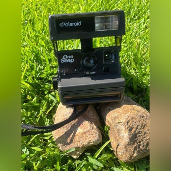 Vintage Polaroid One Step Instant Camera Film 600 W/Strap And Film Untested - Picture 2 of 9